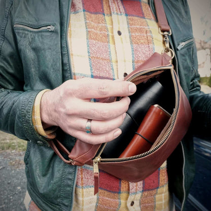 Handgefertigte Bauchtausche aus Appleskin nachhaltige mode